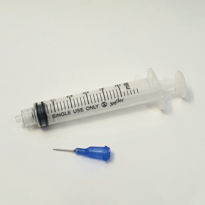 22 Gauge Blue Tip Needle & 5ml Syringe